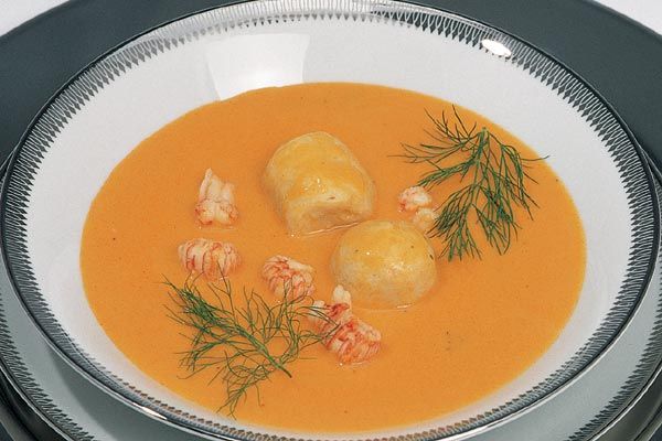 Krebssuppe mit Hechtklößchen