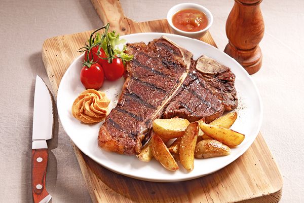 Dry Aged T-Bone Steaks mit Rosmarinkartoffeln