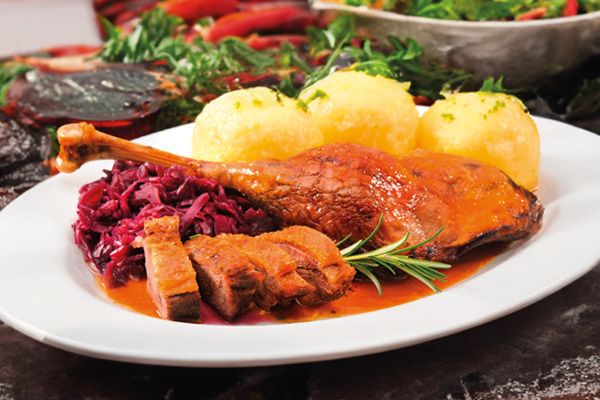Confierte Gänsekeule mit Sauce